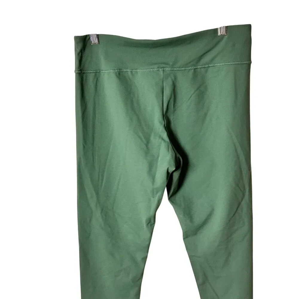 Danskin Size XL Womens High-Waisted Green Leggings Nylon/Spandex Blend